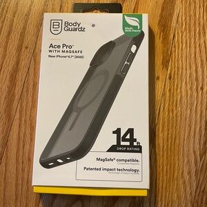 iPhone case 6.7” - NWT